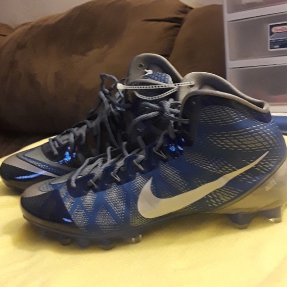 calvin johnson football cleats